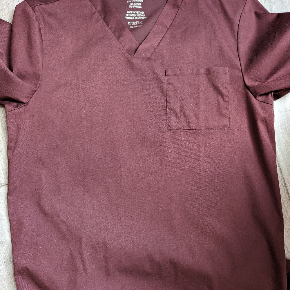 Landau scrub top